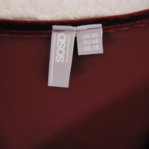 Velvet dress worn once for Holiday - Picture 5 of 9